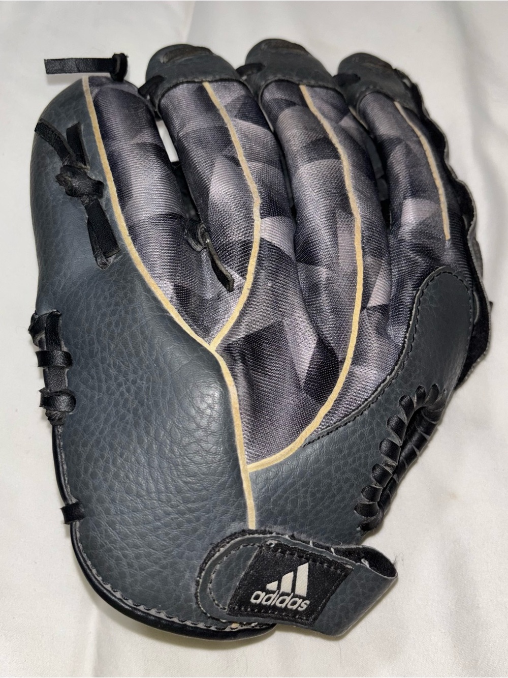adidas Kids Gray and Black Baseball Glove, 10.5 inch